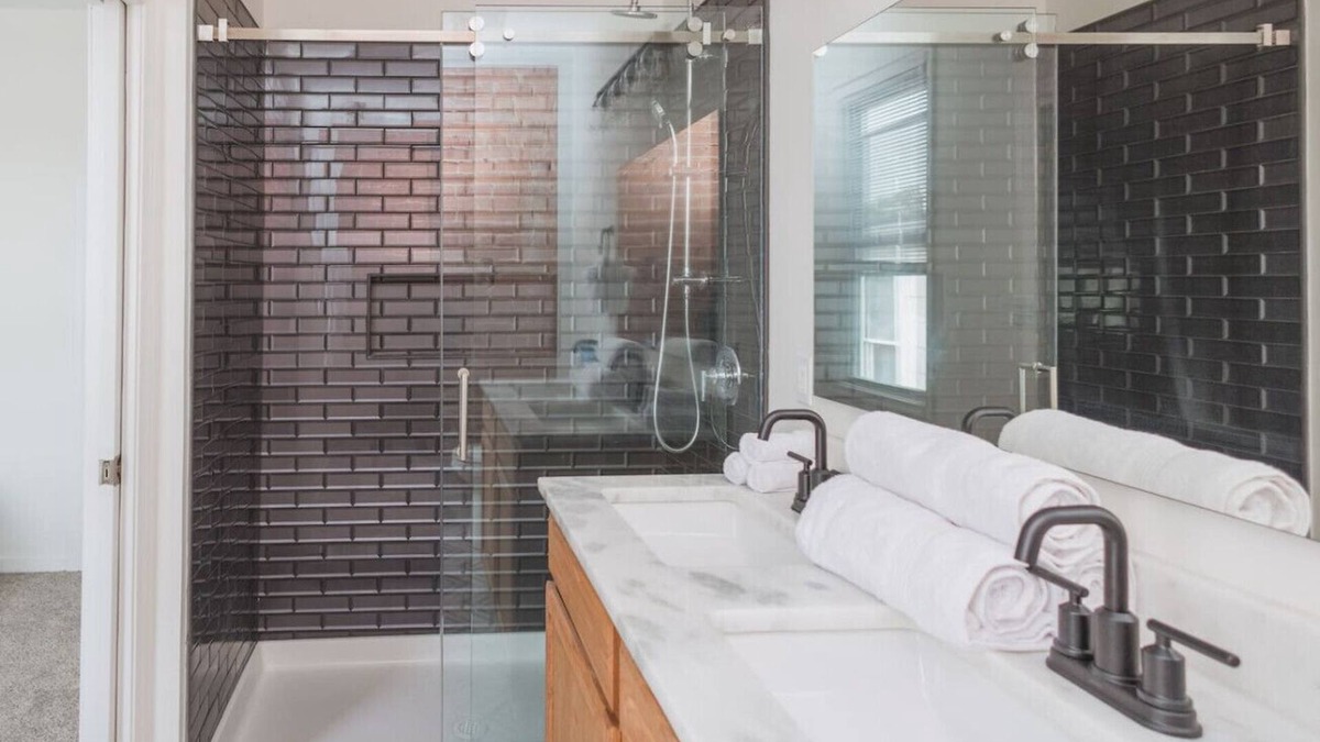 Martinsburg Apartment | Holyrood- one bedroom apartment