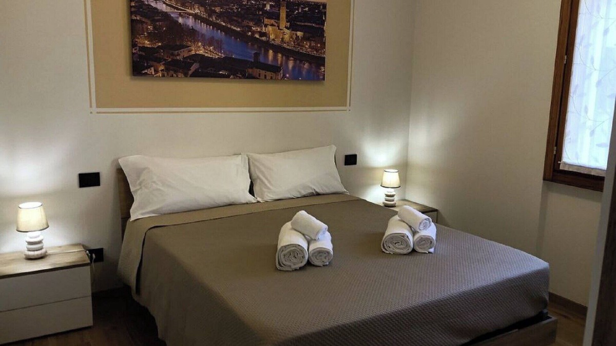 Borgo Roma Apartment | Holz 35 Apartment Verona Garage wi-fi Breakfast