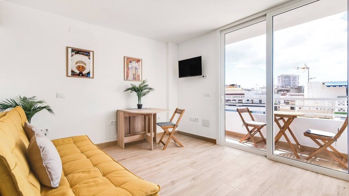 Las Palmas de Gran Canaria Apartment | Home2Book Cozy Seaside Apt Las Canteras Beach