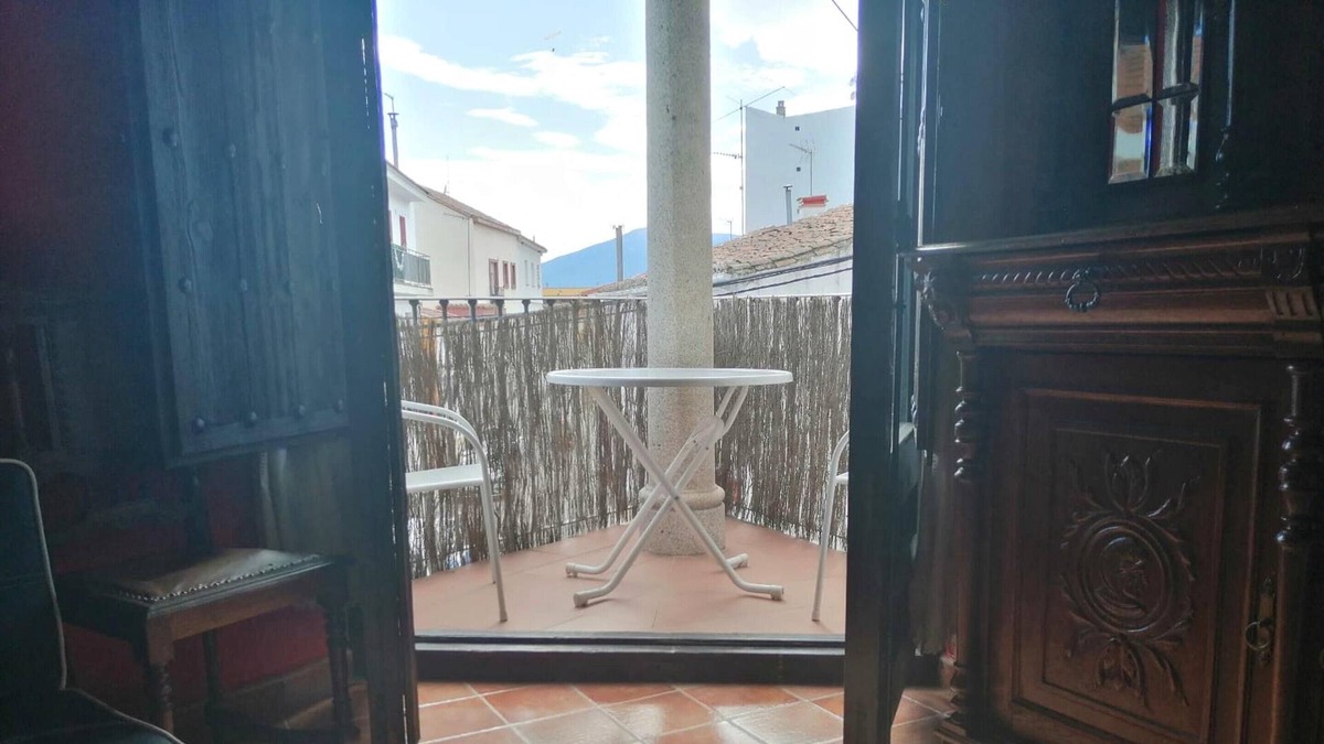 San Martin de Valdeiglesias Apartment | Homerez - Appartement for 5 ppl. with terrace at San Martín de Valdeiglesias