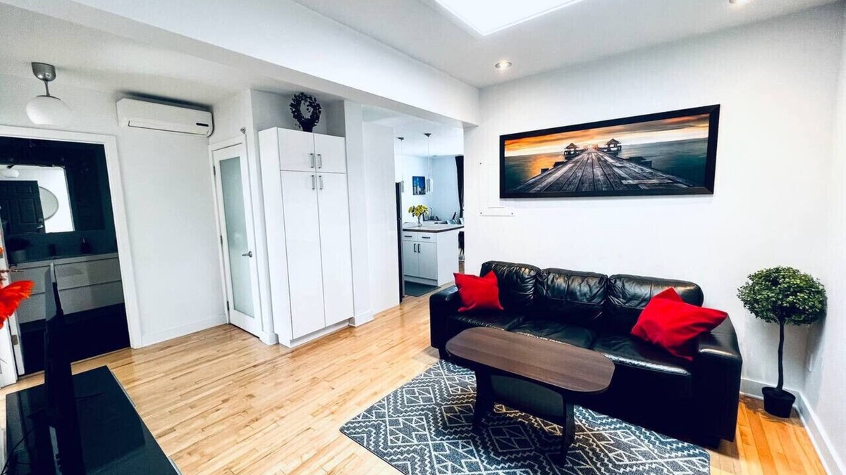 Viauville Apartment | Homa 2 | A haven of light | WiFi | Workdesk | AC