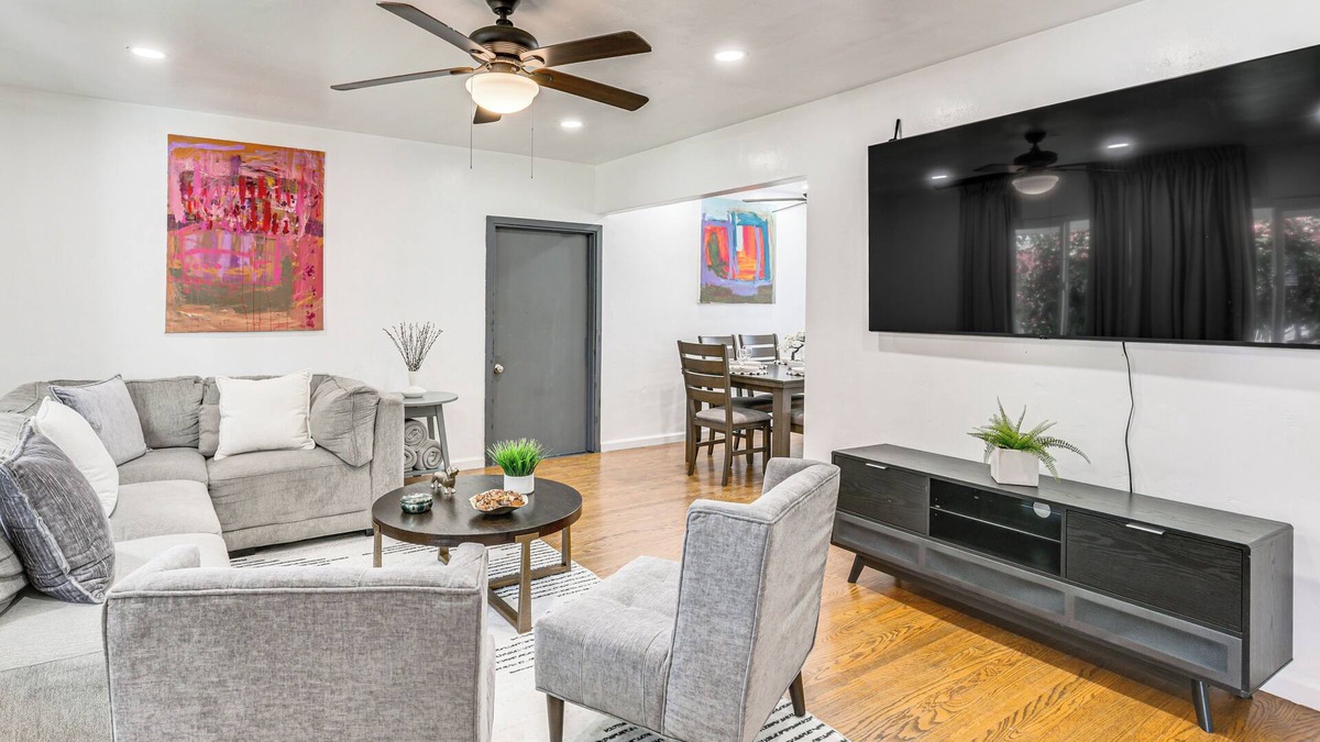 Ridgeview - Webster House | Home 3 Miles to Balboa Park & San Diego Zoo!