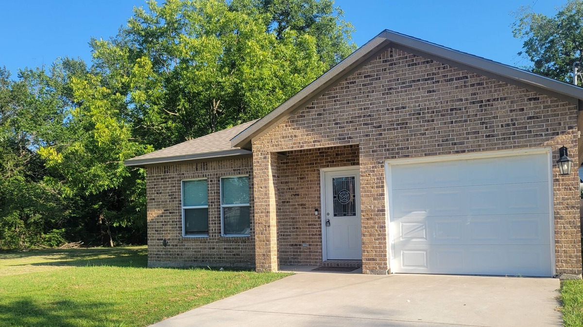Greenville House | Home across the street from a park with pickle ball and basketball court.n