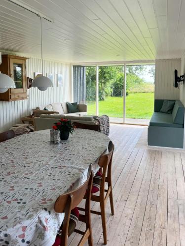 Hou House | Home At The Front Row By Hou Beach