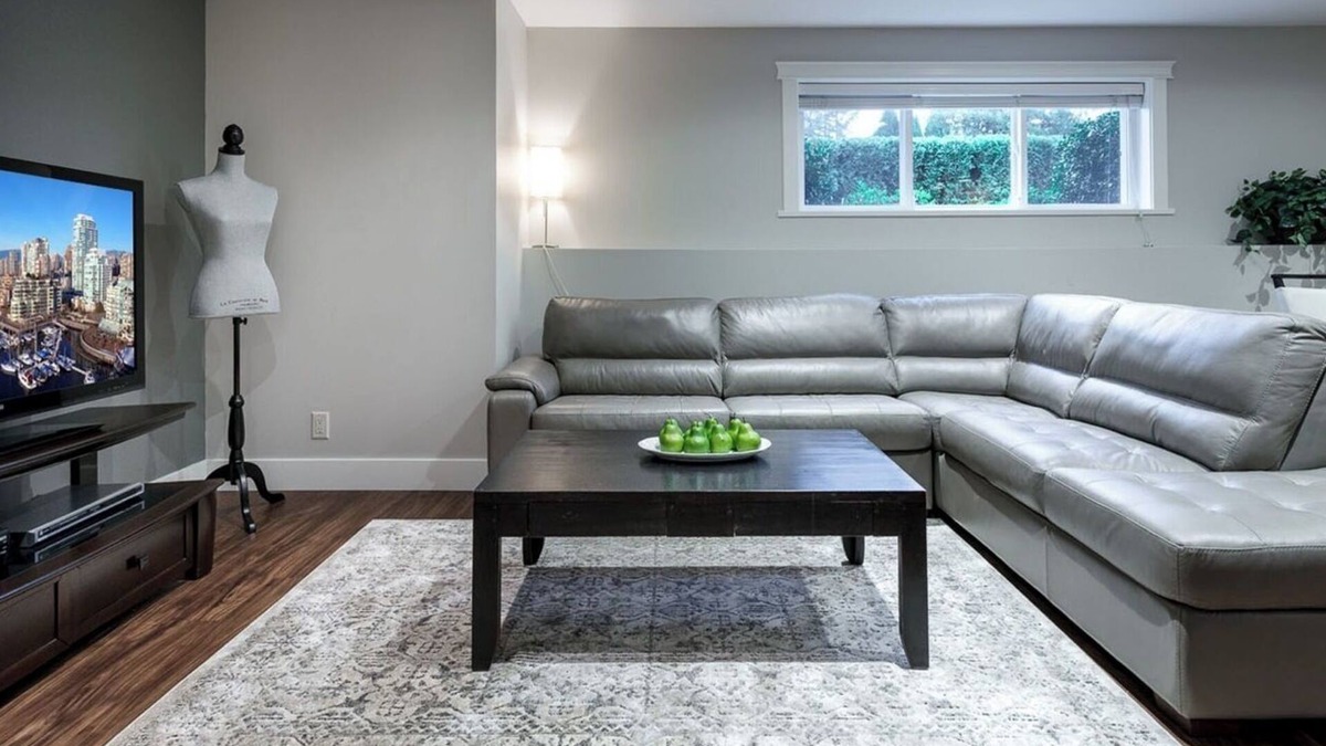 Grand Boulevard House | Home away from home! Bright, spacious Grand Boulevard 2 bedroom suite.