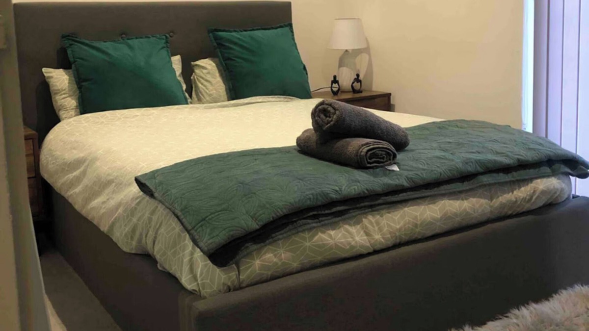 Brierley Hill Apartment | Home Away From Home1