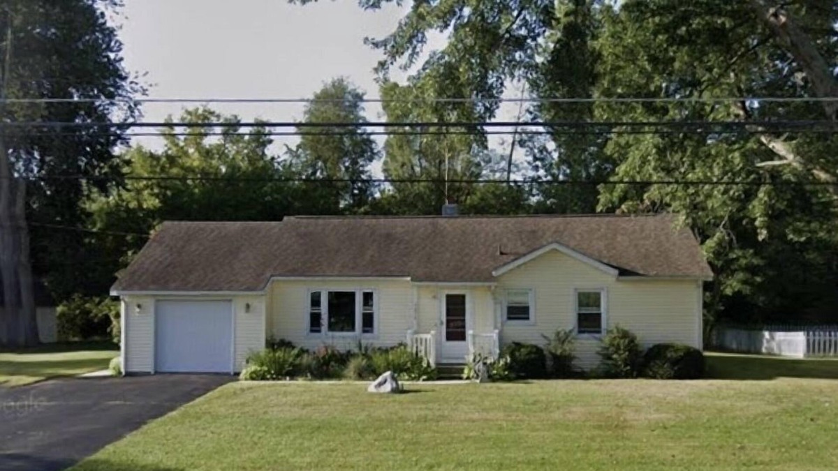 Bath House | Home away from home, charming ranch within 10 minutes from MSU campus.