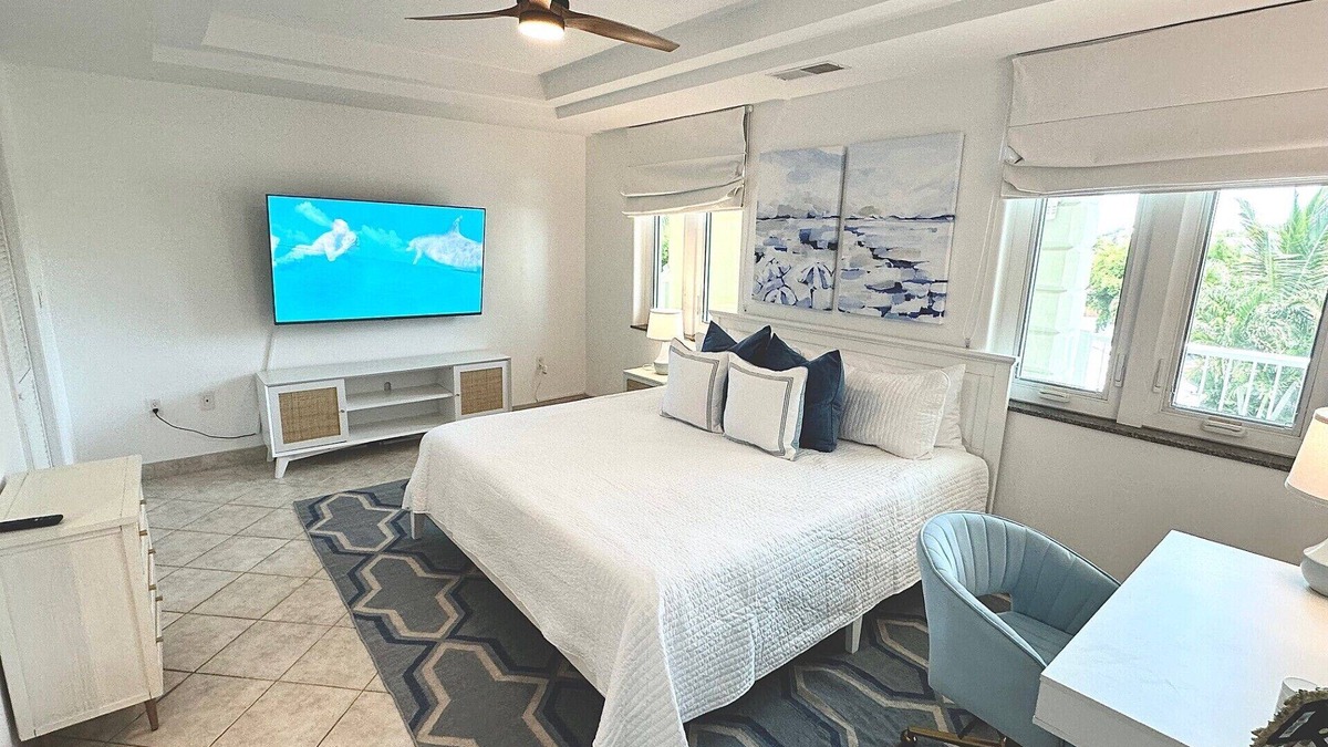 New Braunfels Condo | Home Away From Home Luxury 1-bedroom Pool View Condo at Turtle Cove Marina