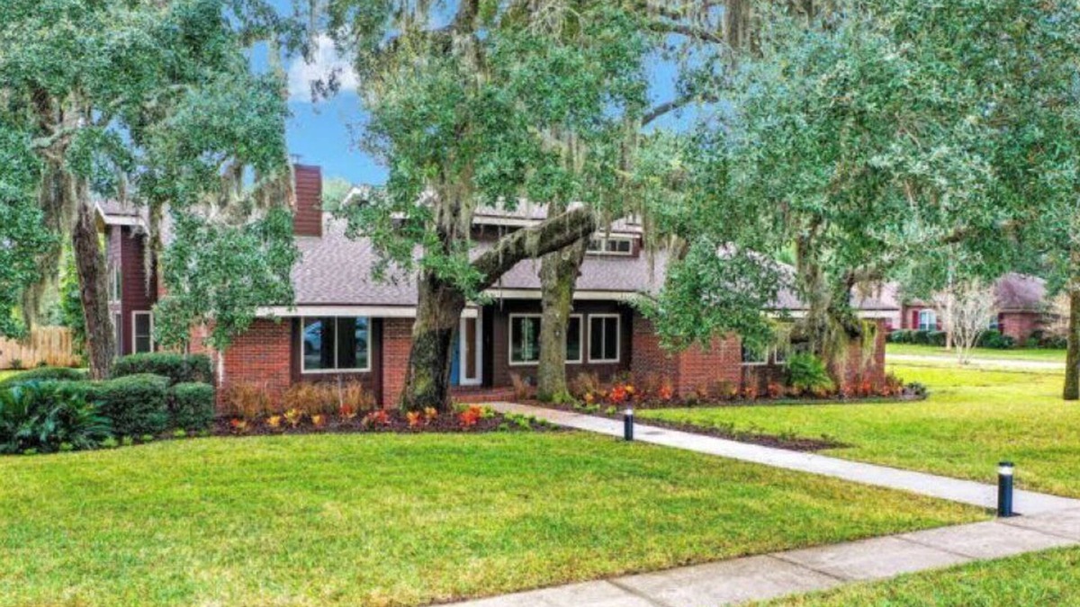 Jacksonville House | Home Away from Home! Close to Everything! JU only 5 Mins Away!