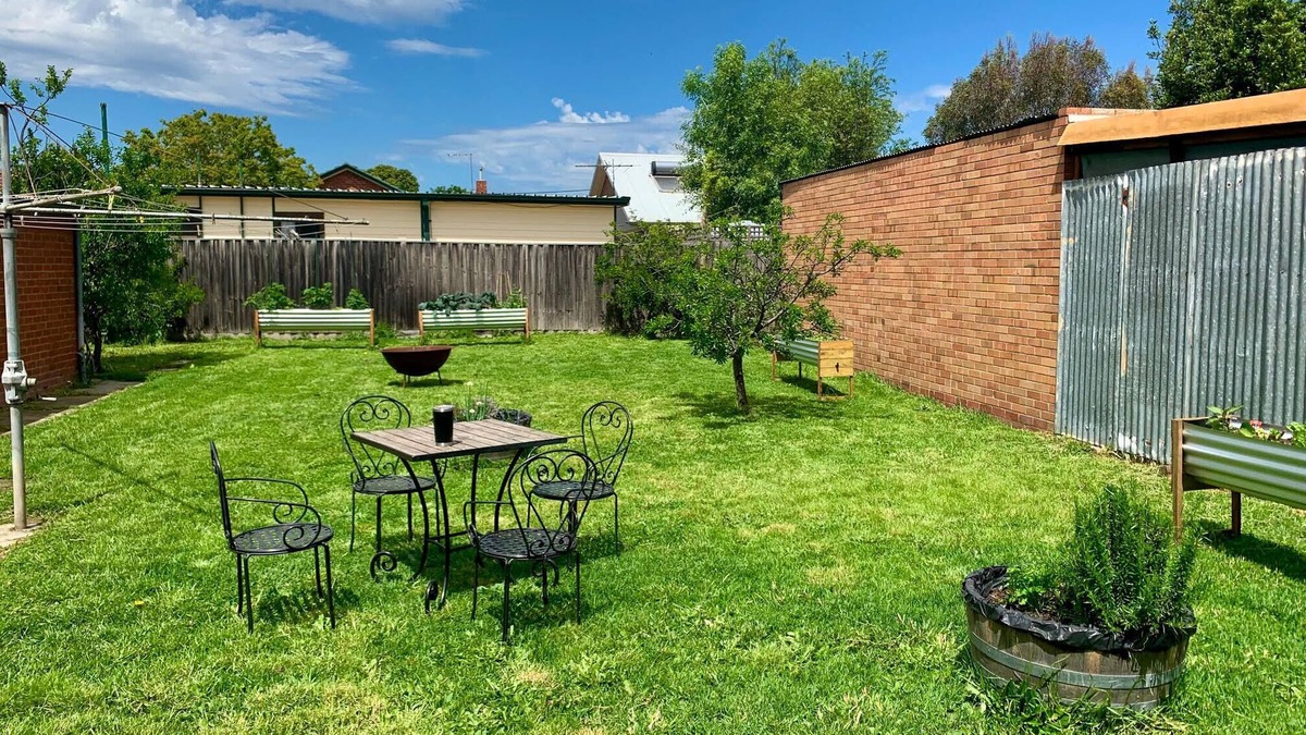 Preston House | Home away from home - 1930's Brick cottage in Inner North with large garden