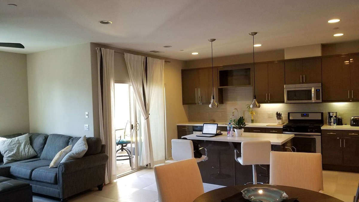 Anaheim Colony Historic District Condo | Home away from home across Anaheim Packing District near Anaheim attractions.nn