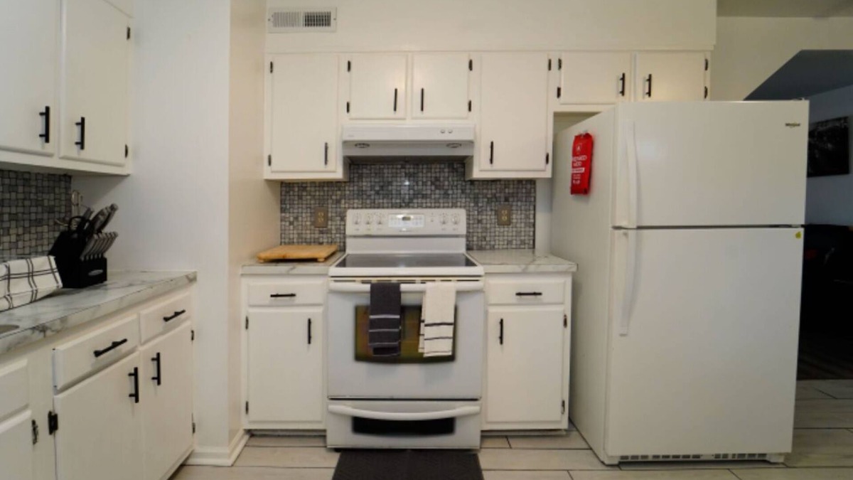 Goldsboro House | Home away from Home-Conveniently located in a quiet place
