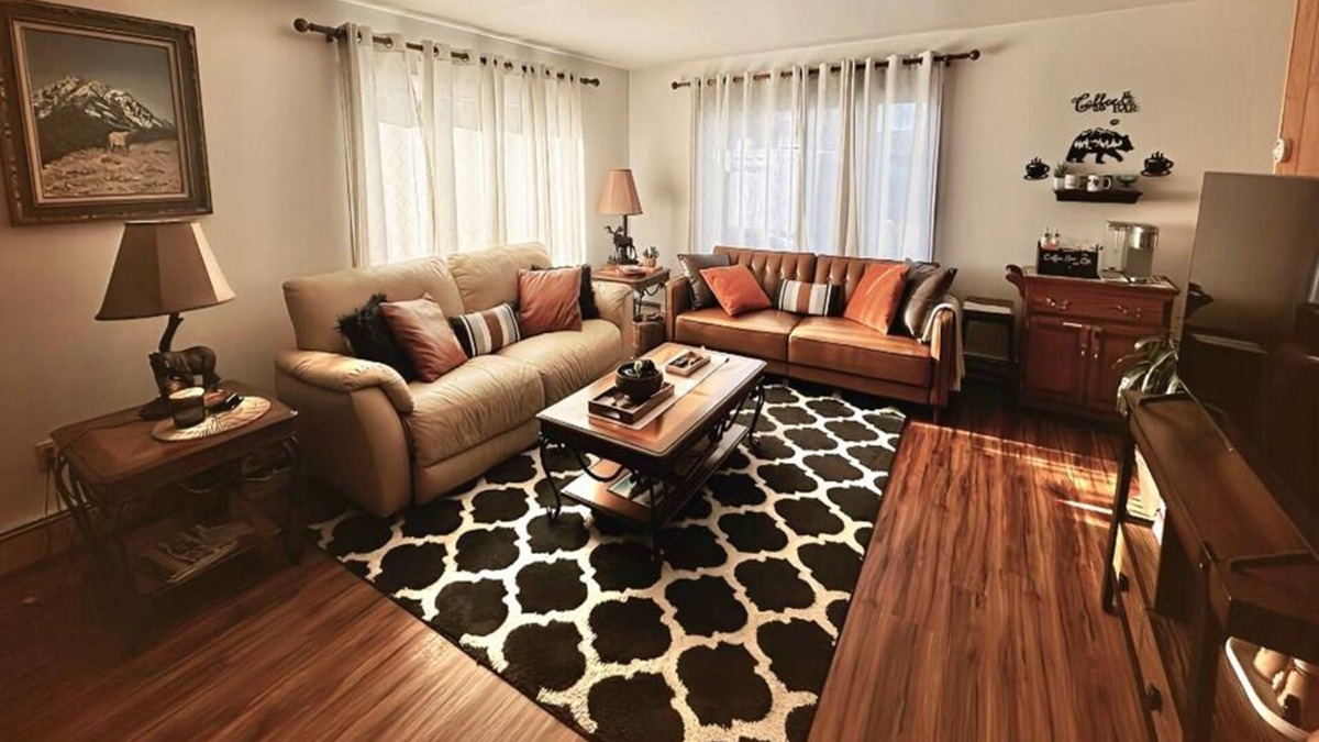 Russian Jack Park House | Home Away from home, fully/equipped, nearJBER, private parking <4 miles Downtown