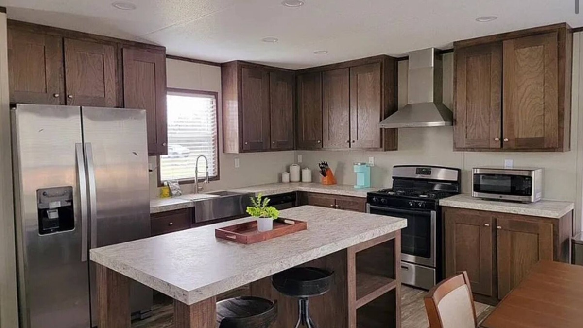Sheridan House | Home away from home in Sheridan less than a mile away from Splashway Water park