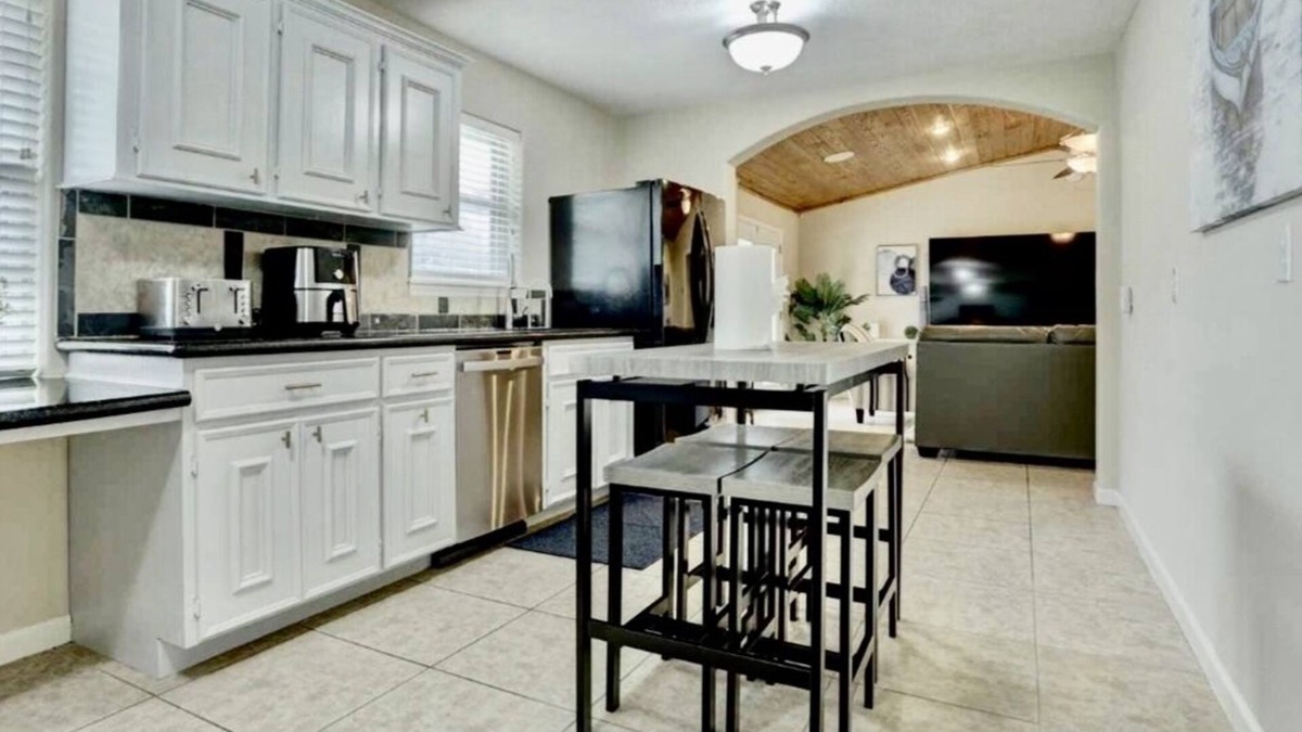 El Lago House | Home away from home: NASA/Kemah boardwalk/Beach