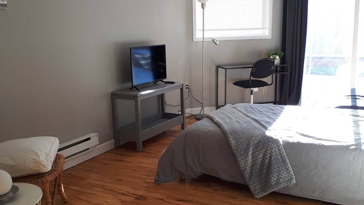 Hope House | Home away from home! Nice and cozy studio with a Private Backyard.