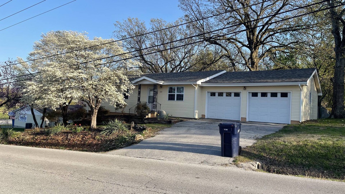 Neosho House | Home Away From Home on Ridgewood Road