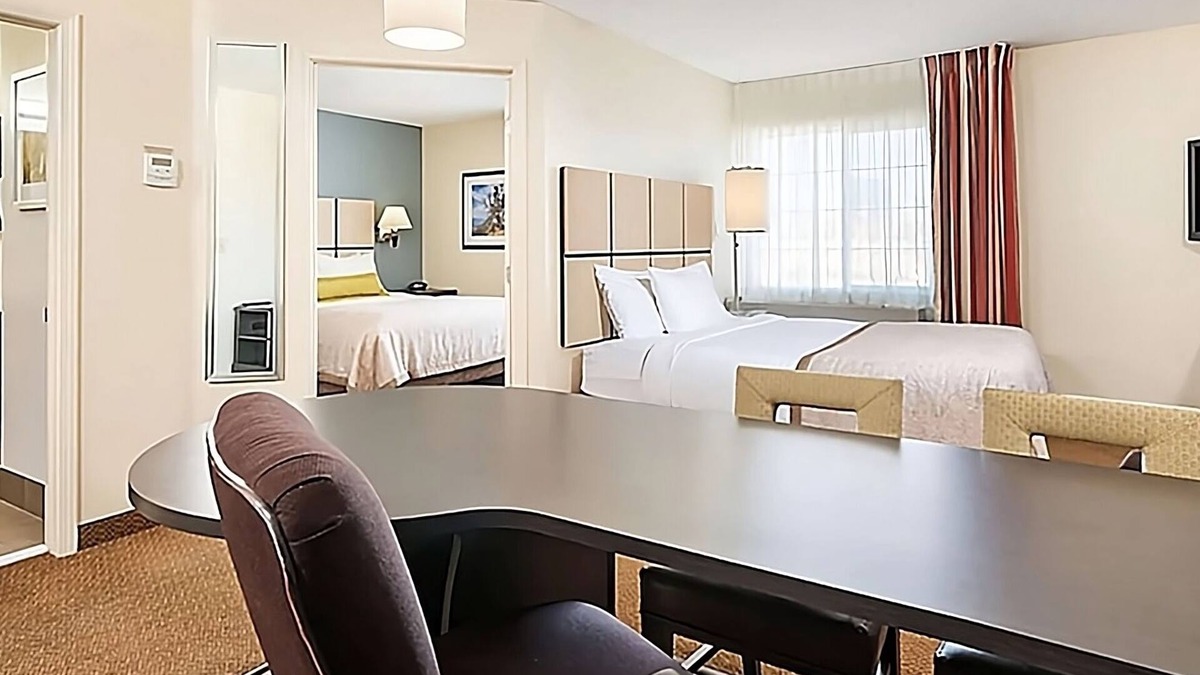 Clearwater Hotel | Home Away From Home! Outdoor Pool, Free Parking, Near Freedom Lake Park