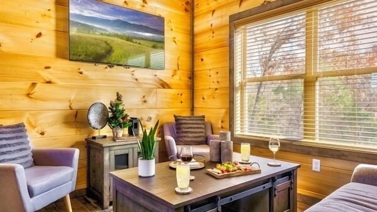 Sevierville Cabin | Home away from home! New Hot Tub, EZ Parking, Close to everything, & Dog Welcome