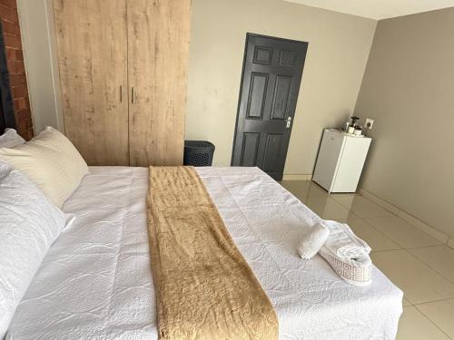 Emalahleni Bed & Breakfast | Home Away Nest B&B