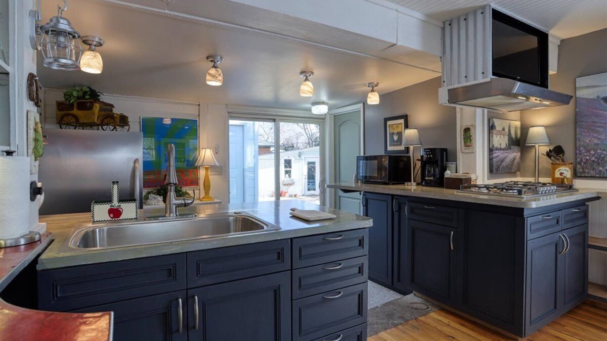 Barths House | Home, Carriage House, Fast WIFI, Workspace, Exercise Room!