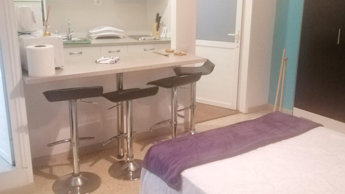 Las Palmas de Gran Canaria Apartment | Homerez - Amazing studio 1 km away from the beach for 2 ppl.
