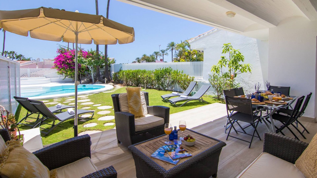 Pasito Blanco Villa | HomeForGuest Villa in Pasito Blanco, 8pax, BBQ, POOL, WIFI