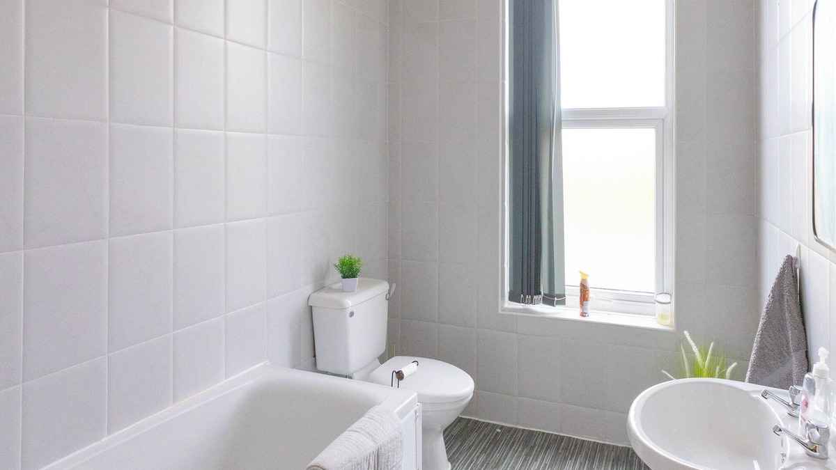 Manchester Apartment | Home Feel Apartment in Quite Community in M16 only 10 min to City