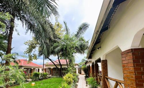 Moshi Cabin | Home Feeling Neneu Lodge