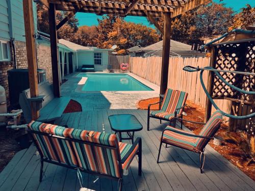 Sharpstown House | Home for summer with pool, pool table, outdoor kitchen,patio and balcony