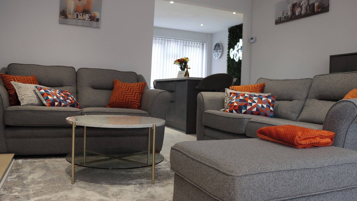 Bilston House | Home from Home-Family&Contractor Friendly-Sleeps 7