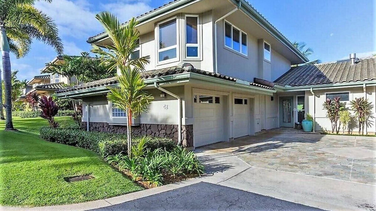 Kaiulani House | Home Immersed in Nature w/Shared Pool, Hot Tub. Close to Hanalei Bay: Hale Moana