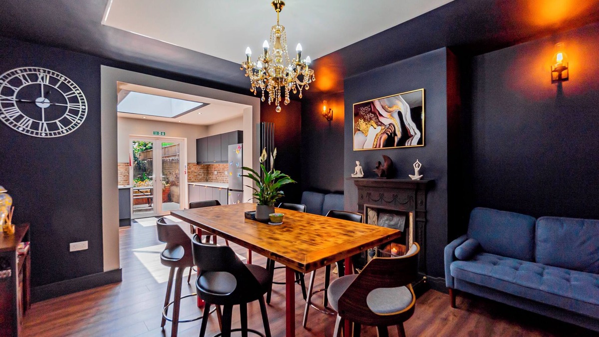 Heathrow Villages House | Home in a Hotel Style-London Heathrow Airport