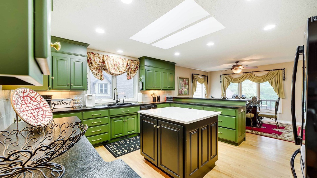 Bella Vista House | Home in Bella Vista w/Deck & Lake Windsor Views!