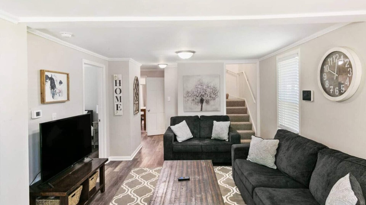 Libertyville House | Home in DT Libertyville near Corp HQs & Naval Base