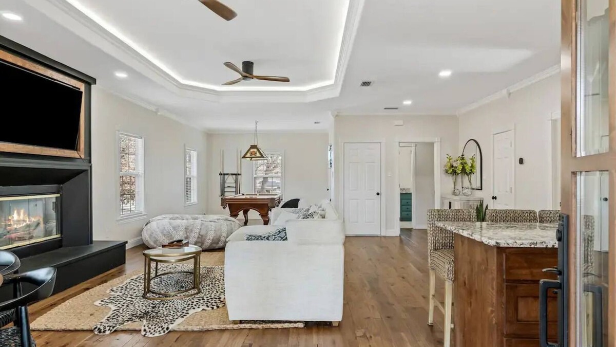 Carolyn Estates House | Home in Mabanknn