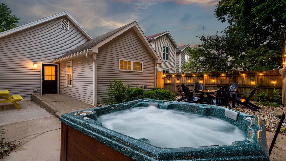 Phoenix Hill House | Home in NuLu - 3King beds - HotTub