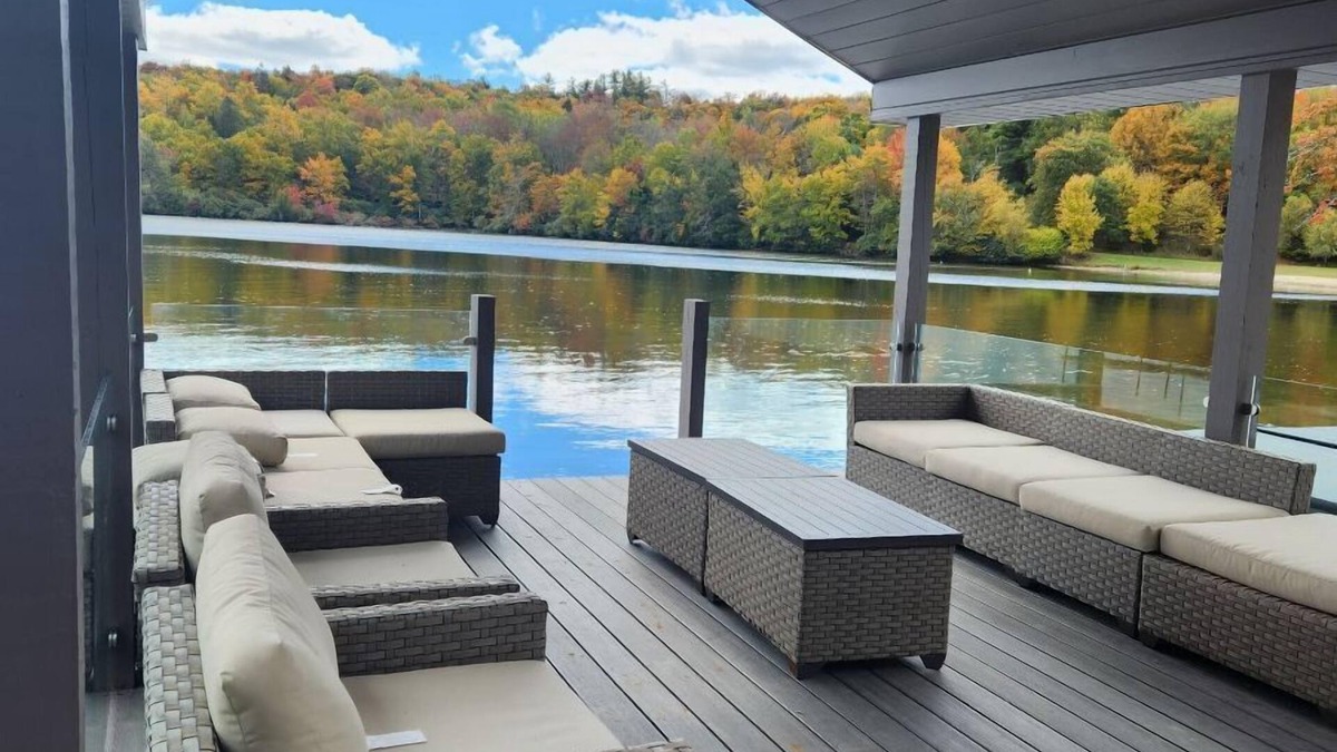 Kauneonga Lake House | Home King Luxury
