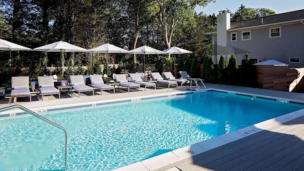 East Hampton North Hotel | Home-like Accommodations! 3 Convenient Units near Two Mile Hollow Beach!