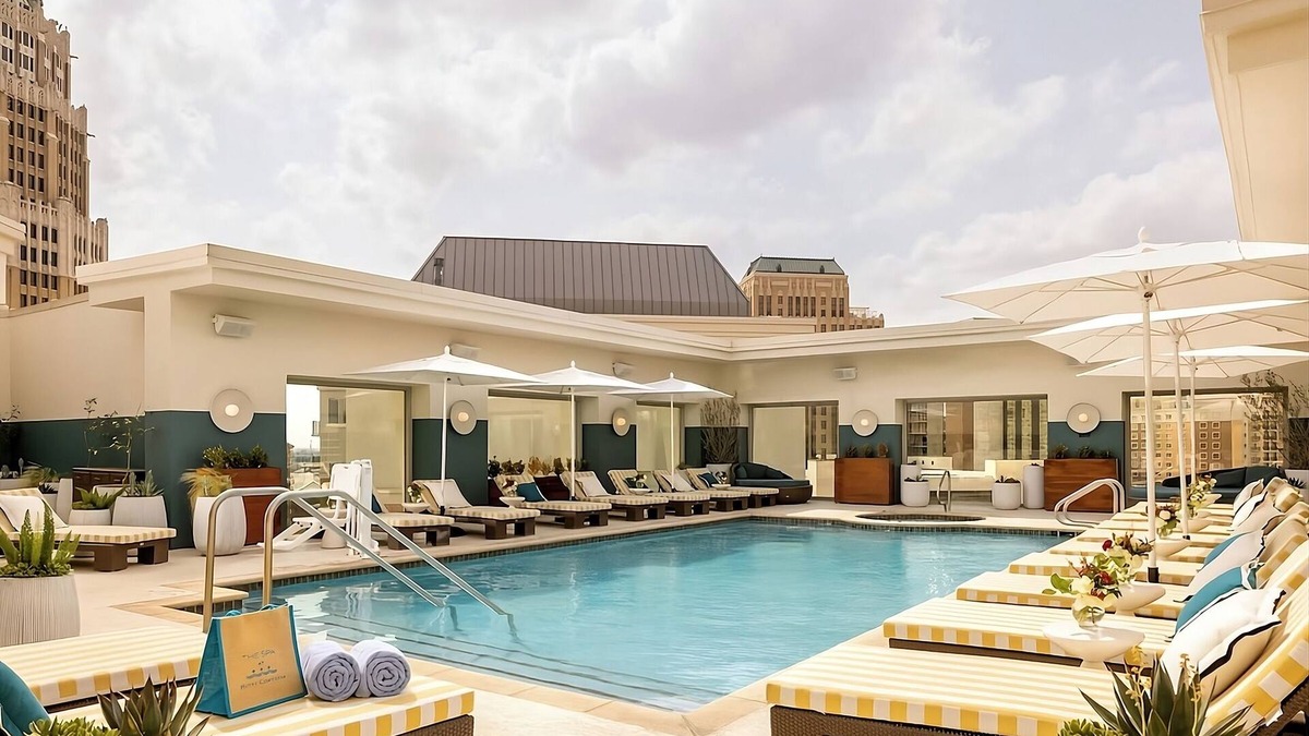 Downtown San Antonio Hotel | Home-like Accommodations! 3 Convenient Units, Dogs Allowed, Outdoor Pool