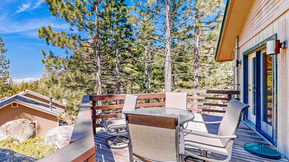 Upper Kingsbury House | Home minutes to lodge & lifts with private hot tub & fireplace, sleeps 8