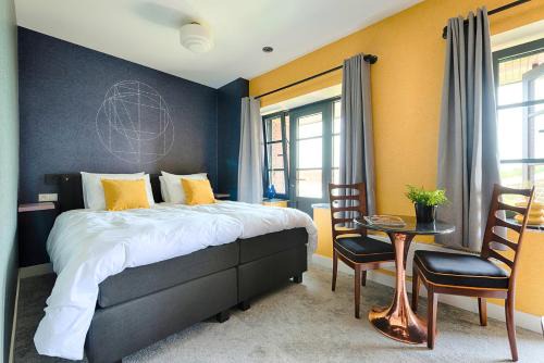 Centrum Apartment | Home Near City Center - New Bathroom & Hotel Bed