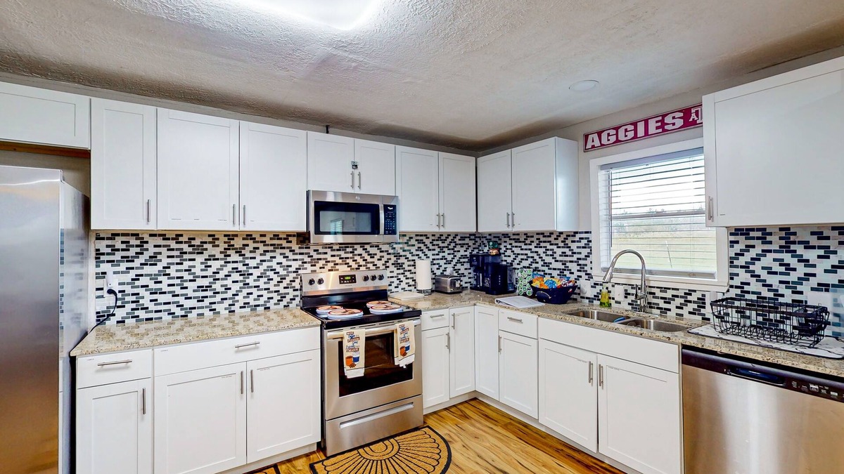Lyons House | Home near Somerville Lake with firepit, BBQ pit, gazebo, washer/dryer, & patio