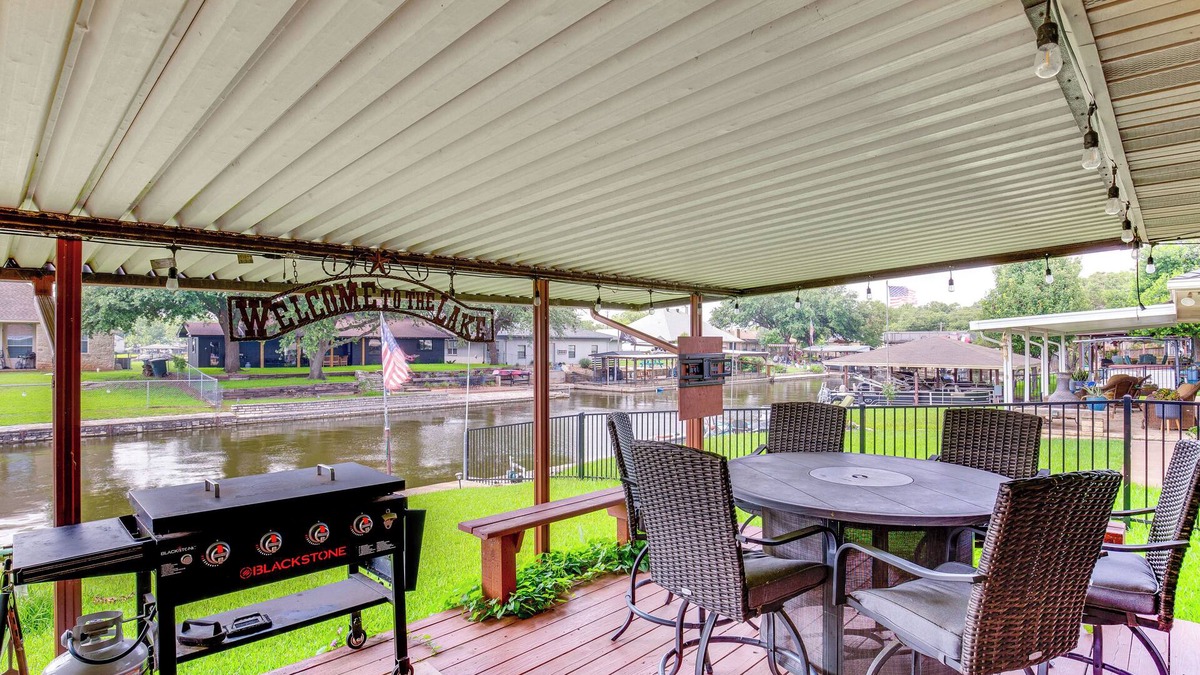 Granbury House | Home on Lake Granbury w/Hot Tub: 5 Mi to Dtwn!