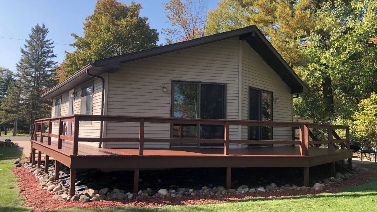 Hayward House | Home on the Lake AND Snowmobile/ATV Trails