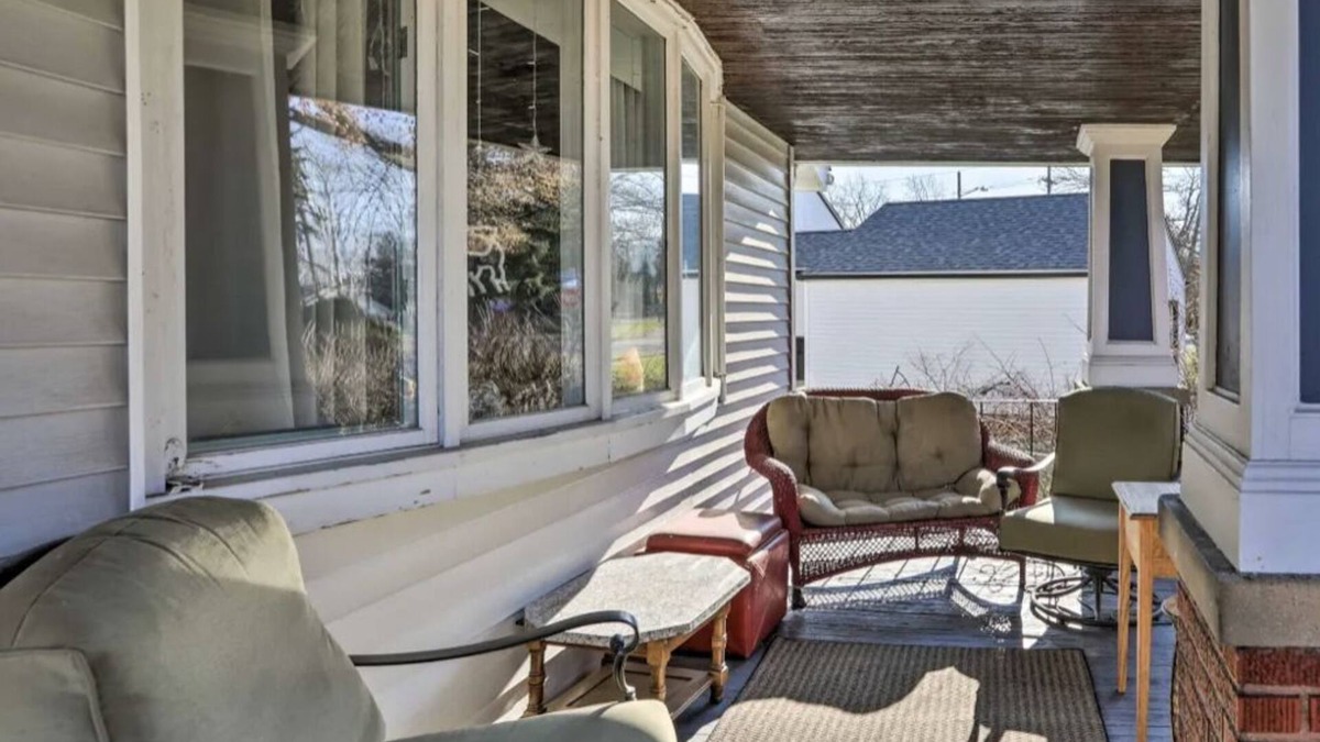 South Hills House | Home Pet friendly close to everything