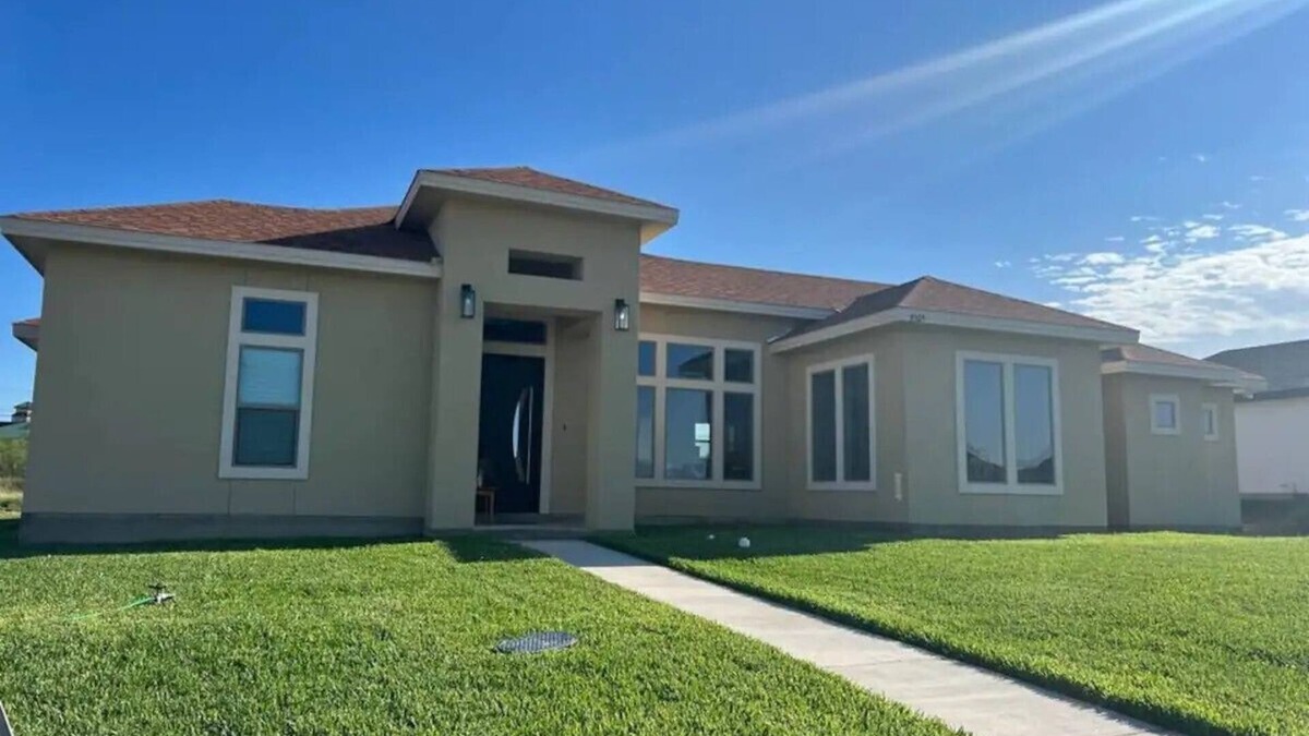 Eagle Pass House | Home Sweet Home Awaits you