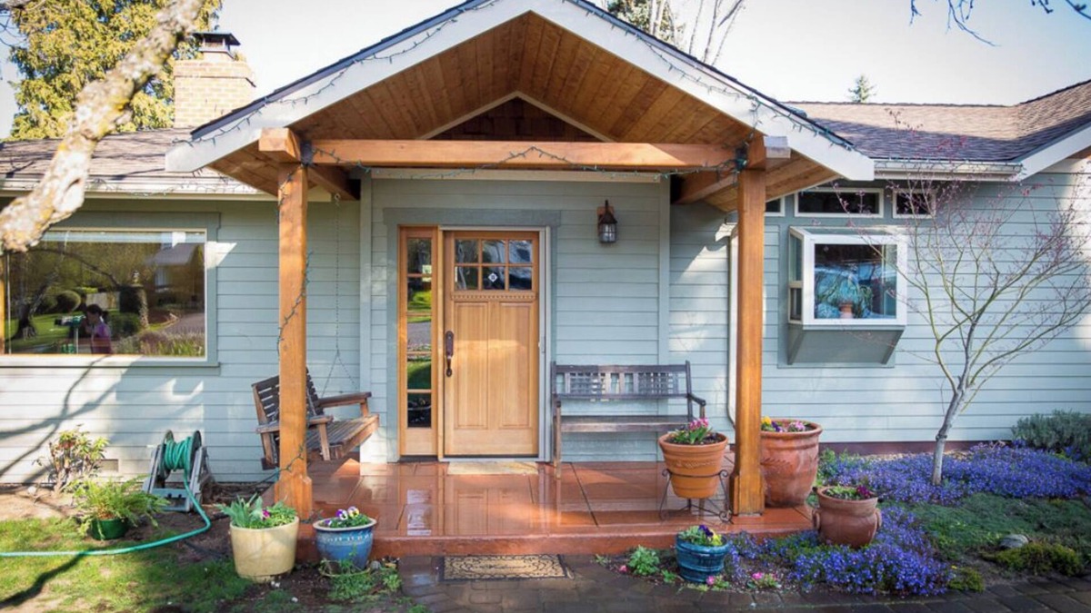 Ashland House | Home Sweet Home - Relax w/ Beautiful Big Yard and Steam Shower