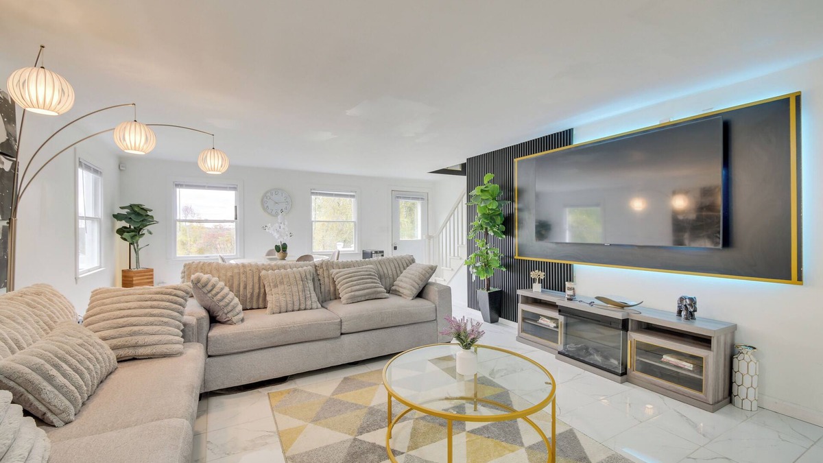 Winthrop House | Home Theater & Hot Tub: Mtn-View Winthrop Home