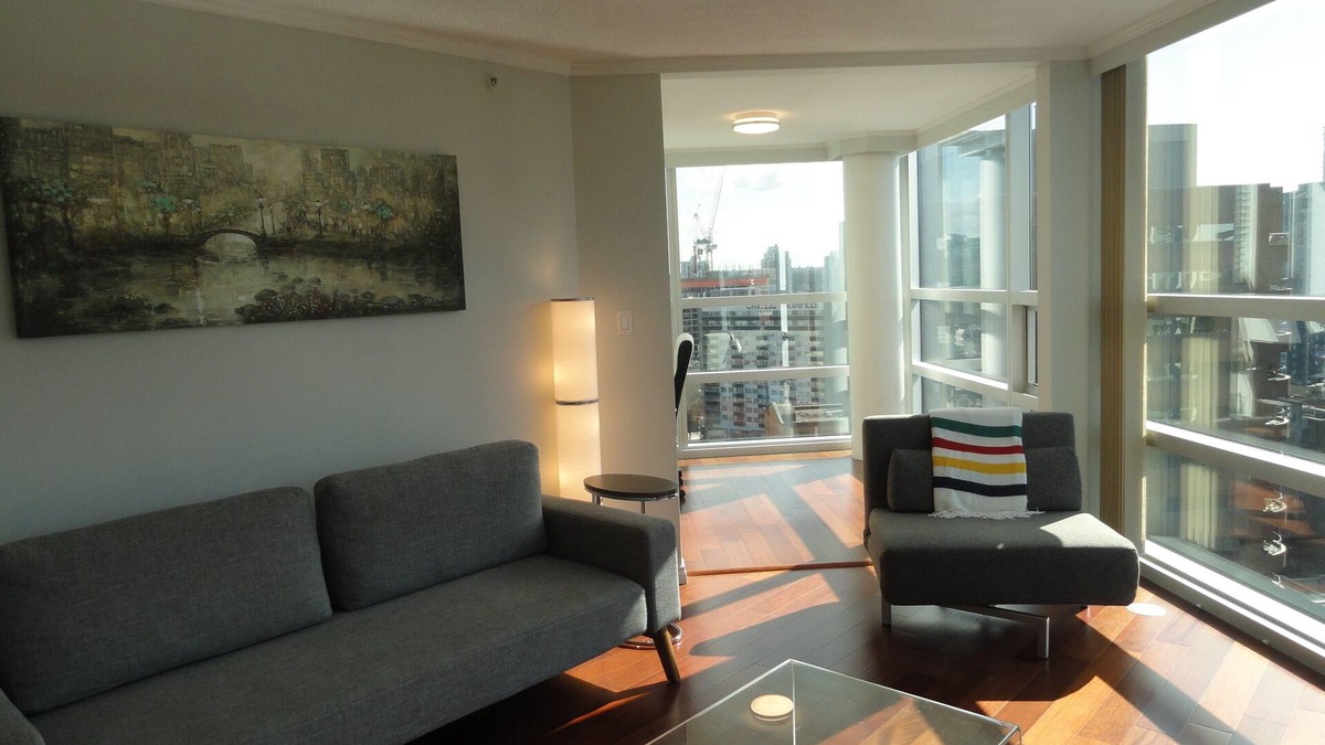 Downtown Vancouver Apartment | Home Theatre in the Heart of the Vancouver Tourist Area